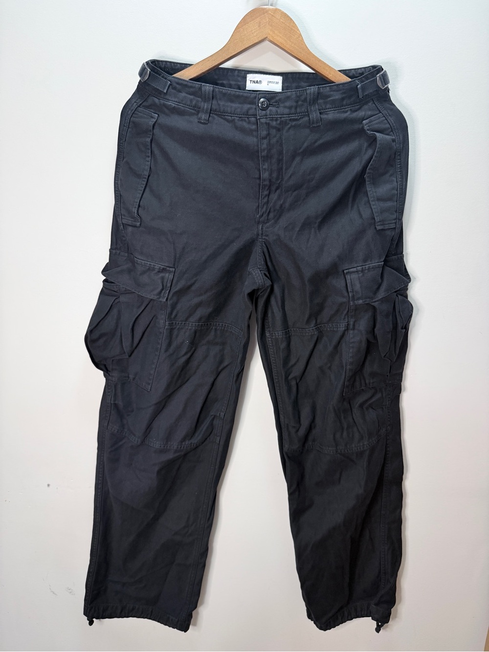 Y2K TNA Black Cargo Pants with Utility Pockets - Size 6 Hrise 39L 30i 10.5R